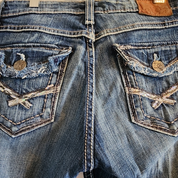 BKE Kate bootcut, low rise jean size 27x31 1/2 - Picture 5 of 6